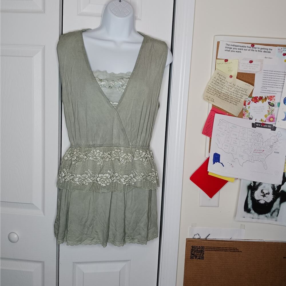 POL Desert Sage Lace V Neck Top NWT Size Large - Picture 5 of 13